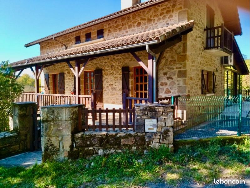 1579 - MAGNIFIQUE GRANGE RESTAURÉE, DATANT DE 1900, EN PIERRES, AUX ENVIRONS DE FIGEAC (LOT